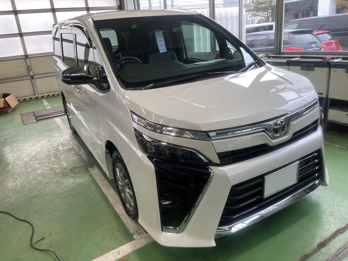 札幌でトヨタ VOXYのアークバリアWを行いました。