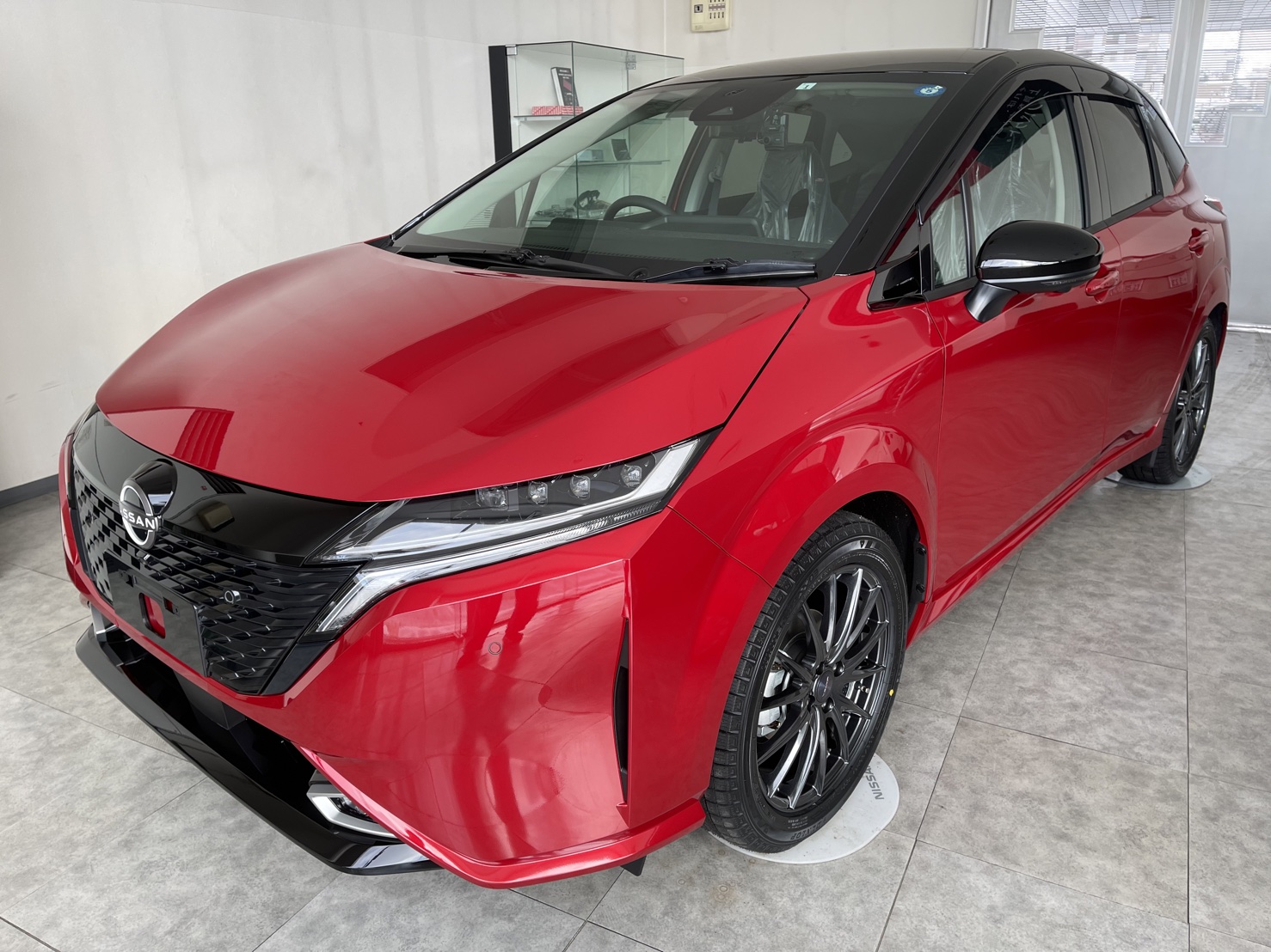 札幌で日産 ノートオーラのトリプルコートプレシャス施工を行いました。