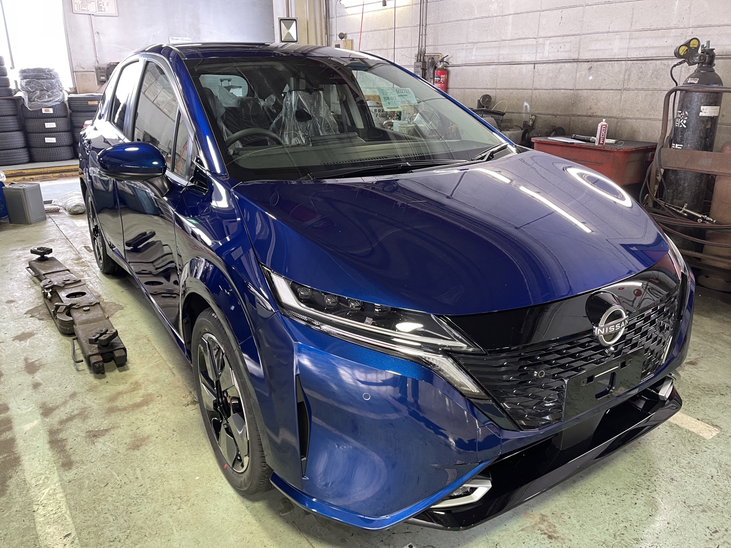 札幌で日産 ノートオーラのアークバリアWを行いました。