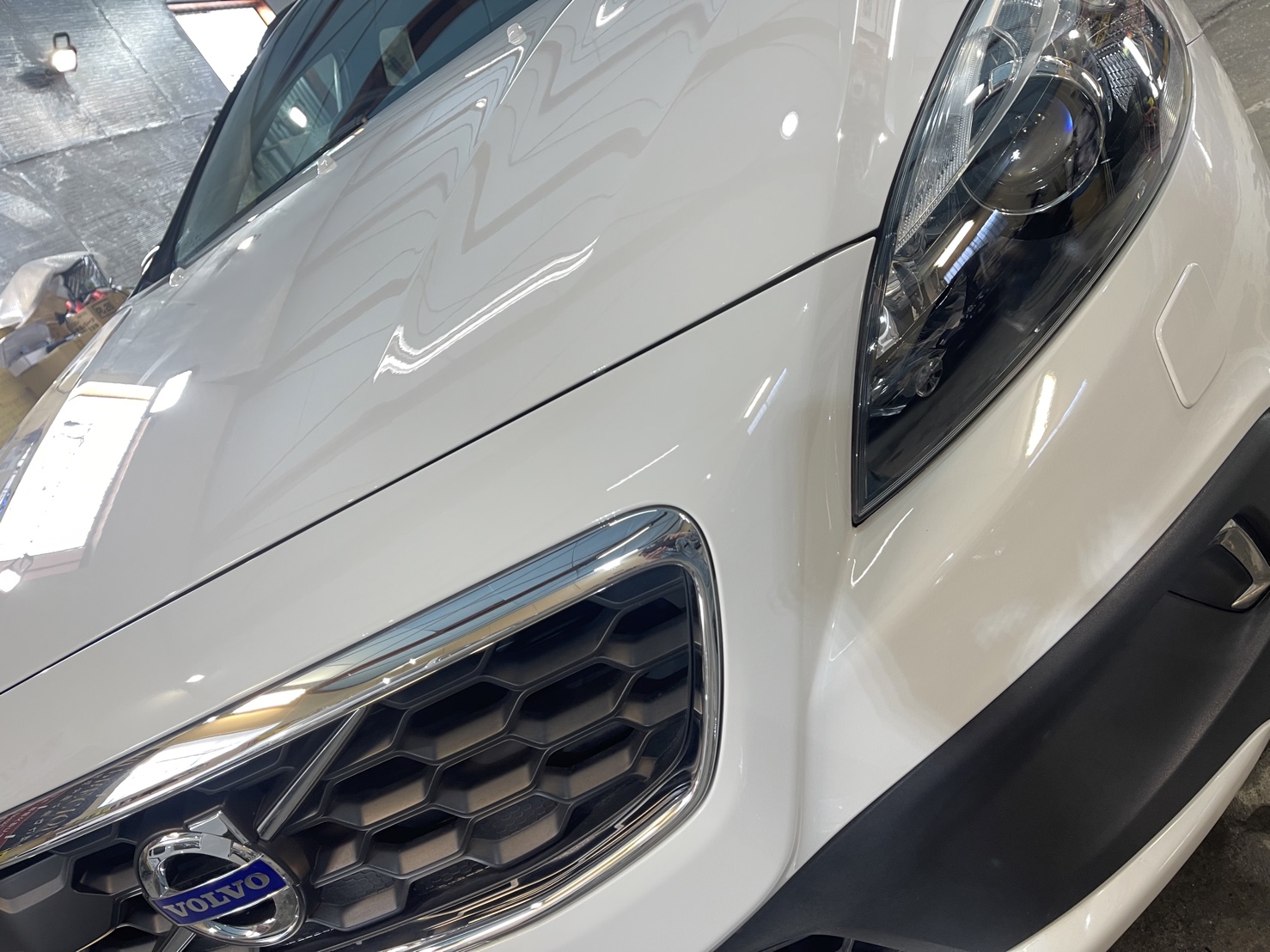 札幌でボルボ V40のアークバリアWを行いました。